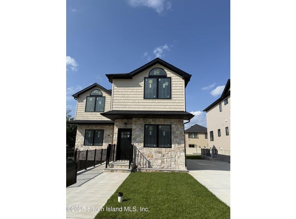 42 Greenway Avenue, Staten Island, NY 10314
