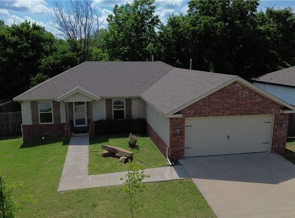 1640 Seattle Slew Street, Prairie Grove, AR 72753