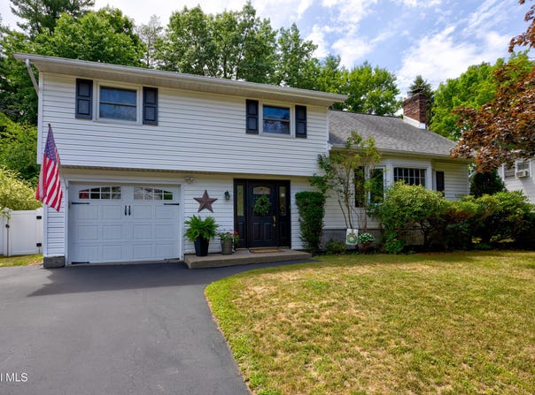 25 Dublin Drive, Ballston Spa, NY 12020