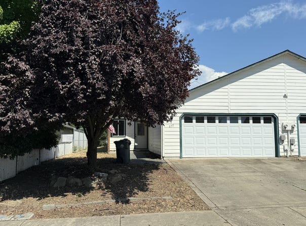 572 Mountain View Drive, Central Point, OR 97502