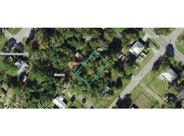 163 13th St, Apalachicola, FL 32320