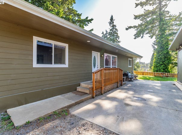 2579 PONY CREEK RD, North Bend, OR 97459