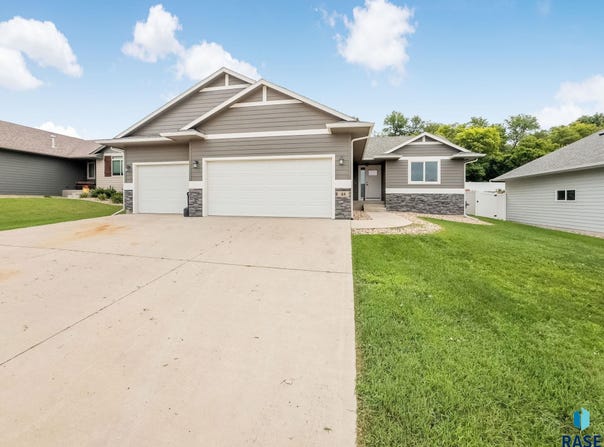 48 N 6th St, Baltic, SD 57003-2047