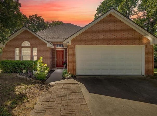 692 High Crest Drive, Azle, TX 76020