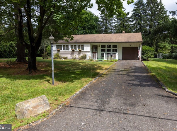 30 SUMMIT AVENUE, BERLIN, NJ 08009