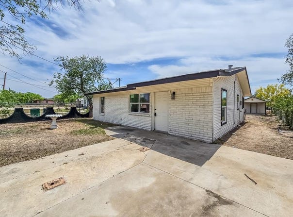 216 E. Edwards St, Crystal City, TX 78839