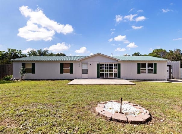 225 W Shangri La Drive, Azle, TX 76020