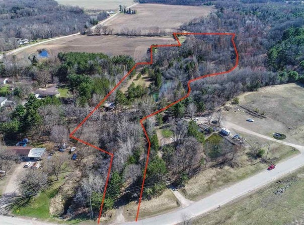 SHADOW Road, WAUPACA, WI 54981