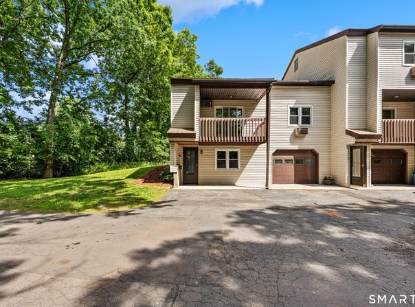 23 Hart Place, Plainville, CT 06062