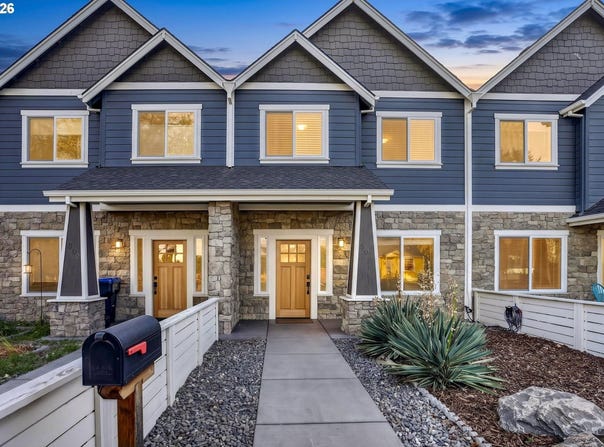 804 W 10TH St, TheDalles, OR 97058