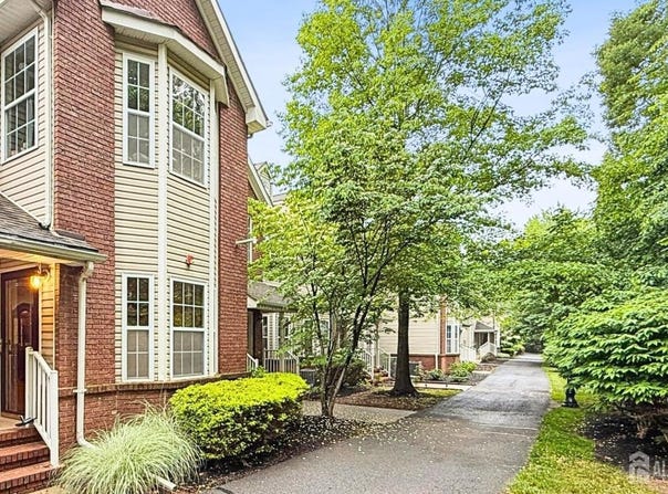 90 Forest Drive, Piscataway, NJ 08854