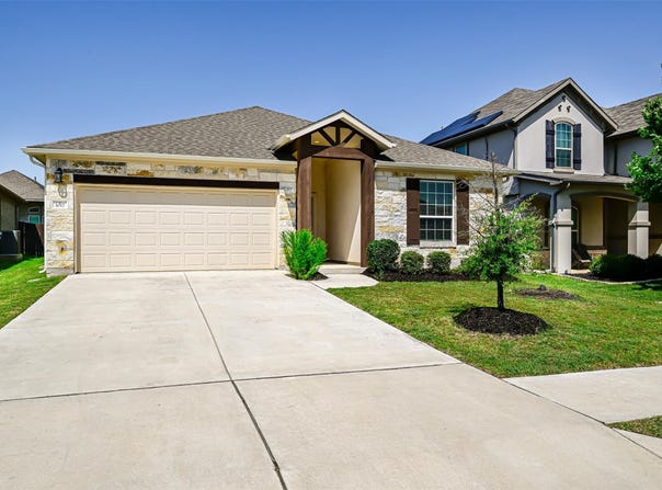 1017 Sundrops ST, Leander, TX 78641
