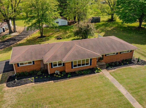 210 Lankford St, Bruceton, TN 38317
