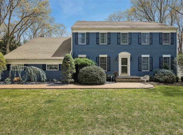 2 Chambord Court, Shoreham, NY 11786