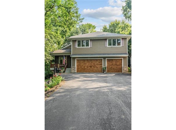 917 Parkview Lane, Victoria, MN 55386