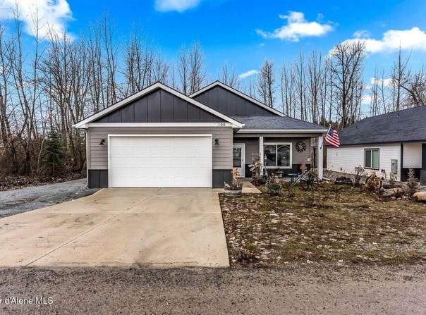 106 11th St, Priest River, ID 83856