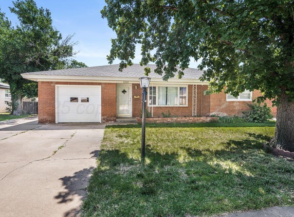 2222 N Chestnut Drive, Pampa, TX 79065