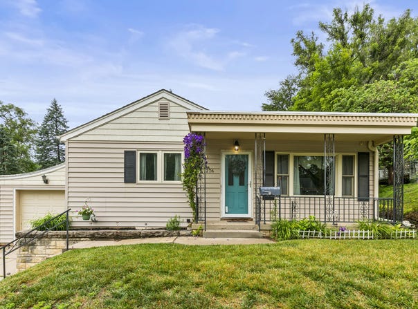 216 ELMWOOD Drive, COUNCIL BLUFFS, IA 51503