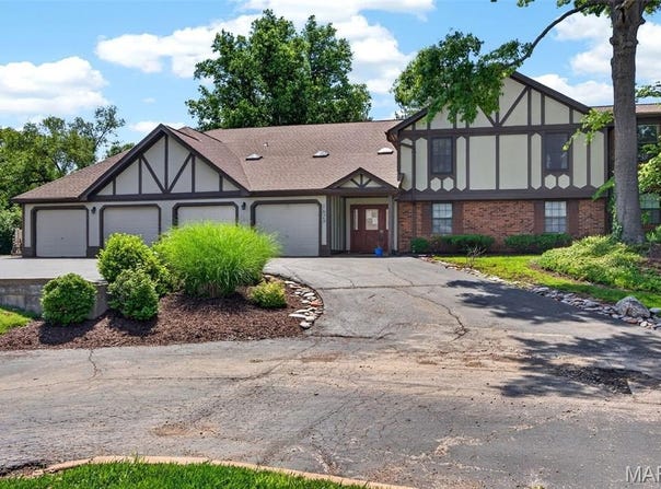 1629 Walpole Drive, Chesterfield, MO 63017