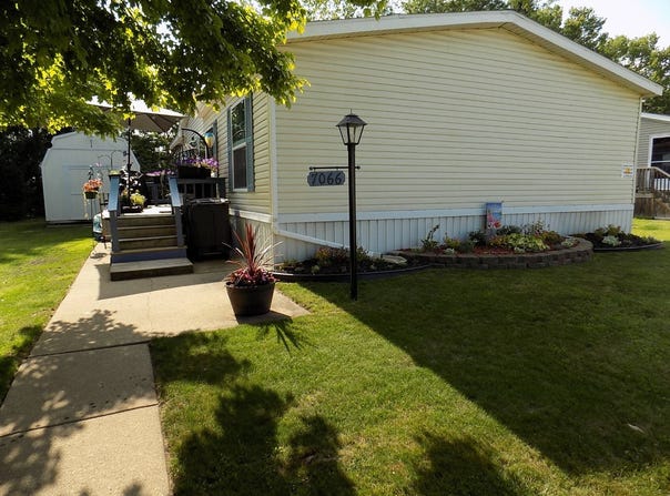 7066 Carson Dr, Romulus, MI 48174