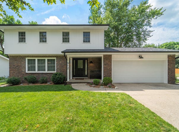 912 23rd Street, West Des Moines, IA 50265