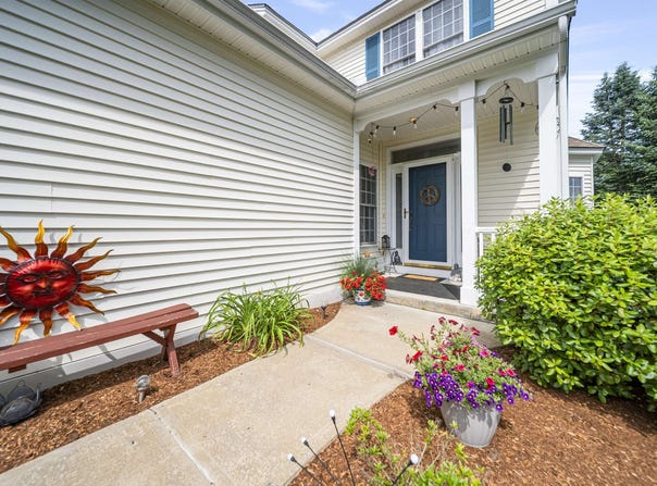 34 Mammoth Road, Hooksett, NH 03106