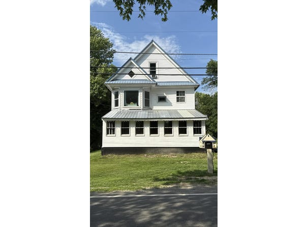 34 Troy Road, Burnham, ME 04922