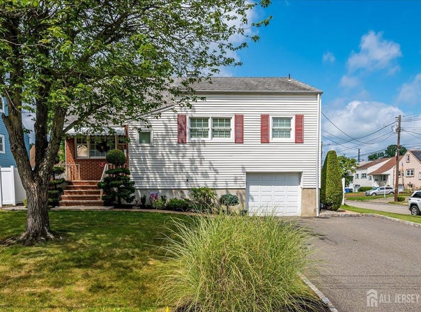 47 De Grasse Street, Fords, NJ 08863