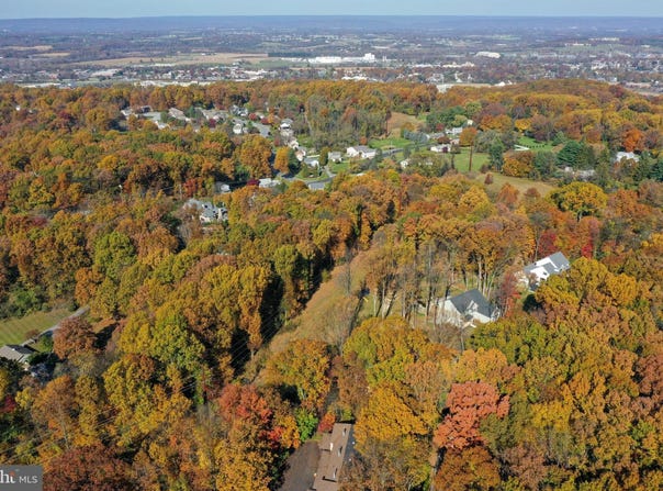 1180 SAND HILL ROAD, HERSHEY, PA 17033