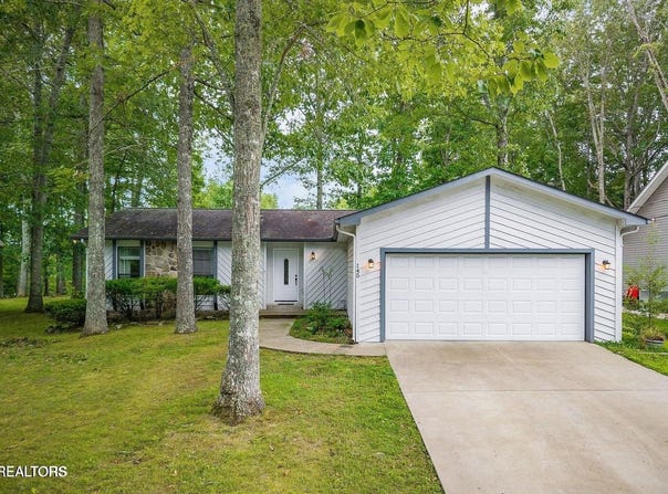 145 Anglewood Drive, Crossville, TN 38558