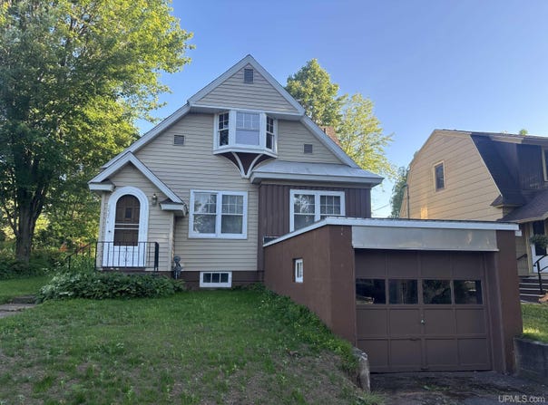 237 E Ridge, Ironwood, MI 49938-1111