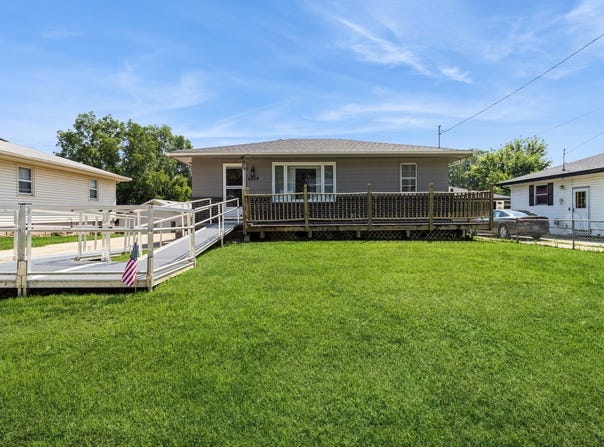 2409 E 41st Court, Des Moines, IA 50317