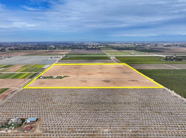 422 S Leonard Avenue, Sanger, CA 93657