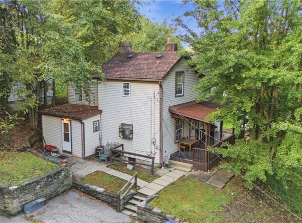 2514-2516 Dalemount St, Beechview, PA 15216