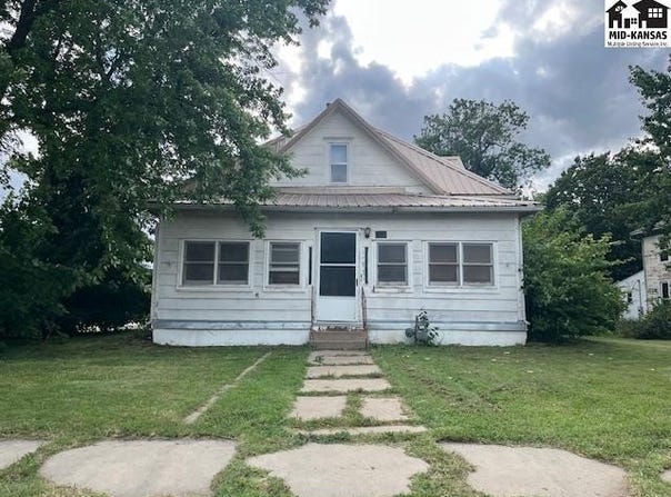 410 S Main St, Canton, KS 67428