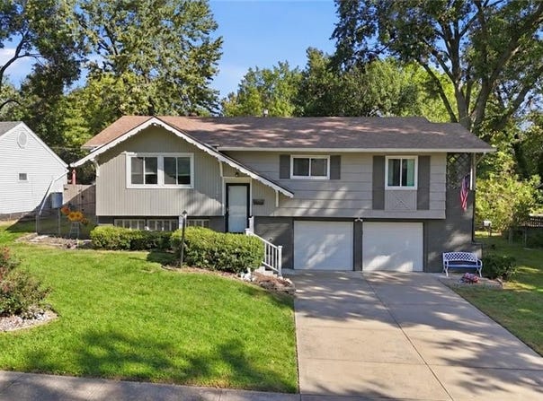 1700 NE 67th Place, Gladstone, MO 64118