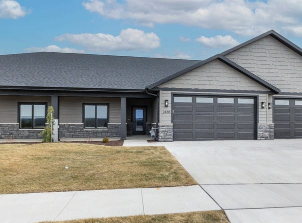 2438 Rolling Creek, Dubuque, IA 52003