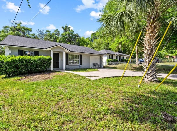 2005 Saint Johns Ave, Palatka, FL 32177
