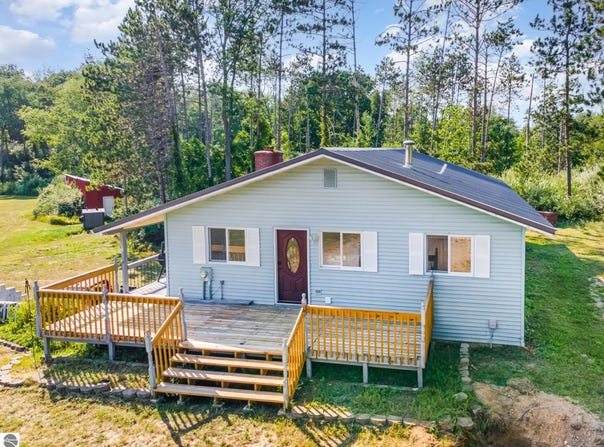 10210 W Deerfield Road, Blanchard, MI 49310