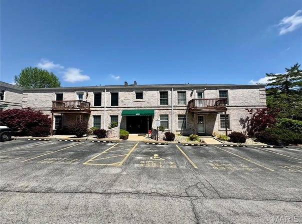 4351 Chateau De Ville Drive, St Louis, MO 63129