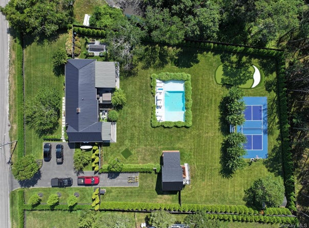 32 Inlet Road W, Hampton Bays, NY 11946