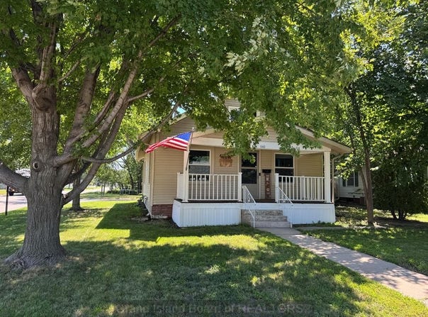 1142 N Minnesota Ave, Hastings, NE 68901