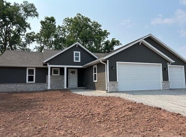 1650 FOUNDERS Street, NEENAH, WI 54956