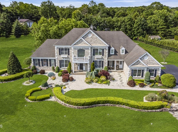 1 Ethan Drive, Farmingdale, NJ 07727