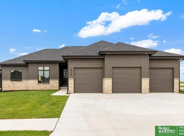 5924 N 208 Street, Elkhorn, NE 68022