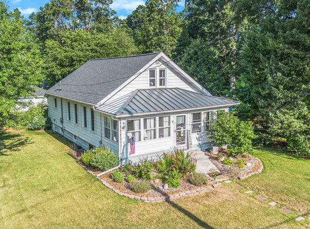 49 N Sixth Avenue, Fruitport, MI 49415