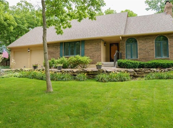 22812 E Bradford Lane, Blue Springs, MO 64015