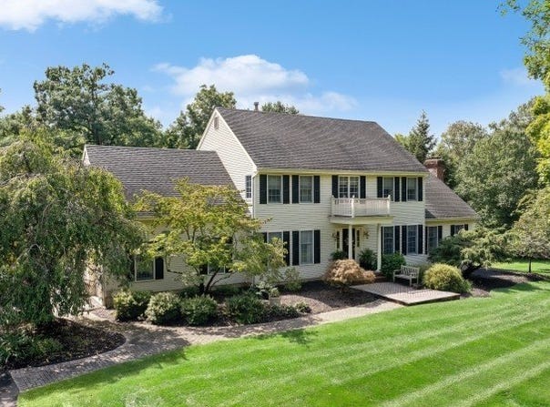 11 Ewing Dr, Raritan Twp., NJ 08822-3147