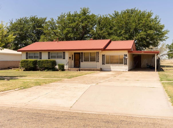909 S Madden Street, Shamrock, TX 79079