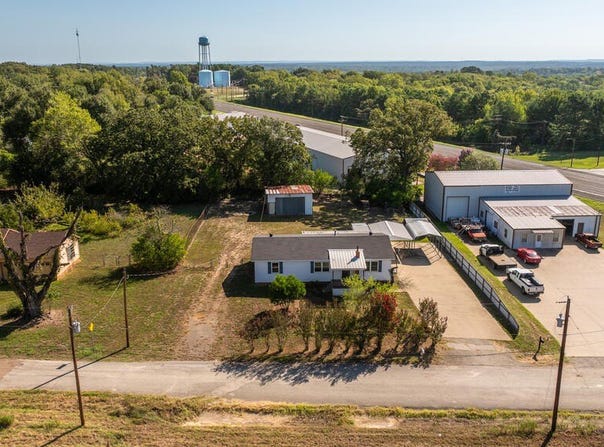 218 Threll, PALESTINE, TX 75803